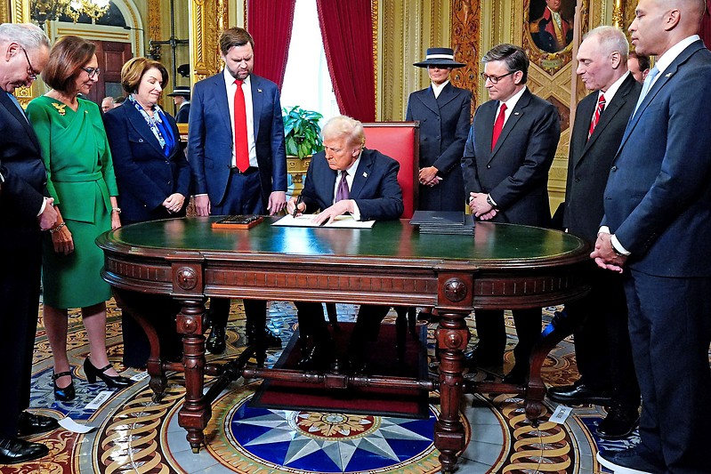 erfahren sie, wie kalifornische demokraten ihren kurs angesichts der politik von ex-präsident trump ändern. analysen, hintergründe und aktuelle entwicklungen zur neuorientierung in kalifornien.