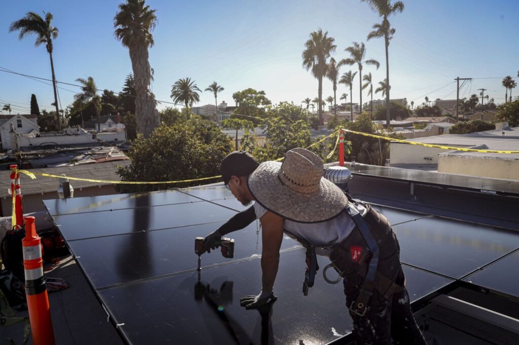 entdecken sie, wie der afrika-klimagipfel und die politik von trump den boom der solarindustrie vorantreiben. erfahren sie mehr über chancen und herausforderungen für afrikas grüne energiezukunft.