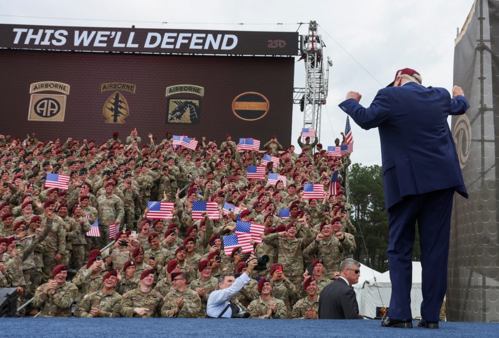 aktuelle nachrichten über das treffen zwischen dem us-militär und donald trump: hintergründe, analysen und auswirkungen auf die amerikanische politik.