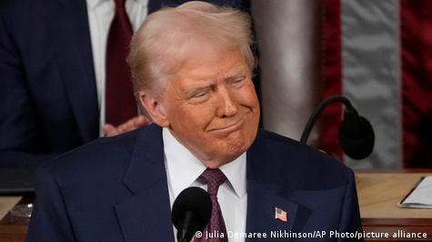 erfahren sie, wie trumps politik zur unsicherheit in den usa und weltweit beiträgt, mit einblicken in wirtschaftliche und gesellschaftliche auswirkungen.