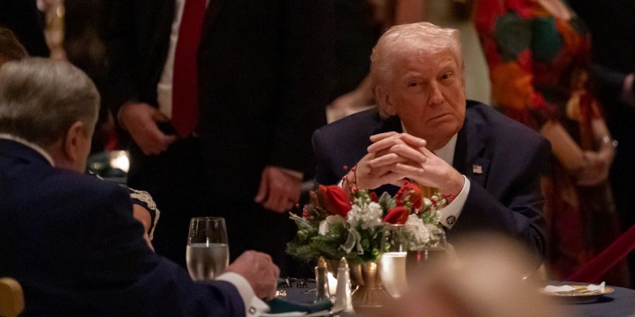 das kennedy center sagt das weihnachtskonzert wegen kontroversen rund um trump ab. erfahren sie mehr über die hintergründe und reaktionen.