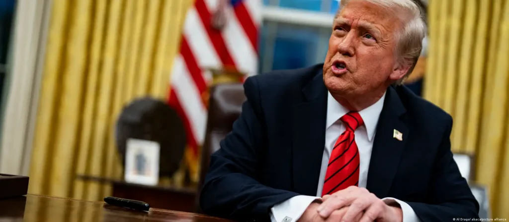 entdecken sie die faszinierenden parallelen zwischen trump und roosevelt in einem jahr. eine tiefgehende analyse ihrer politischen strategien und auswirkungen.