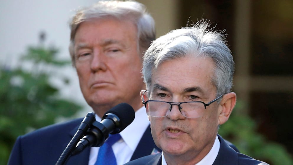 der goldpreis erreicht durch die politik von trump ein neues rekordhoch, beeinflusst von wirtschaftlichen unsicherheiten und geopolitischen spannungen.