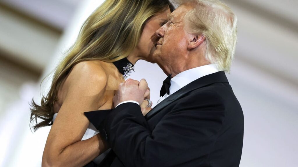 melania trump äußert sich kritisch zu donald trumps tanzstil und sorgt für gesprächsstoff in den medien.