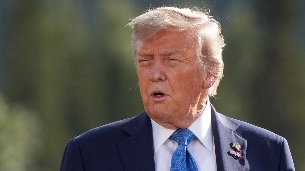 trump verschärft drohungen gegen den iran: aktuelle entwicklungen und mögliche konsequenzen im überblick.